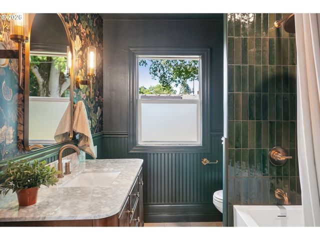1917 Ne DEKUM St, Portland, OR 97211