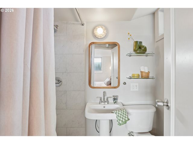 1917 Ne DEKUM St, Portland, OR 97211
