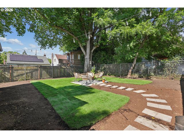 1917 Ne DEKUM St, Portland, OR 97211