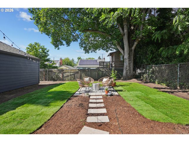 1917 Ne DEKUM St, Portland, OR 97211