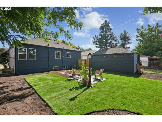 1917 Ne DEKUM St, Portland, OR 97211