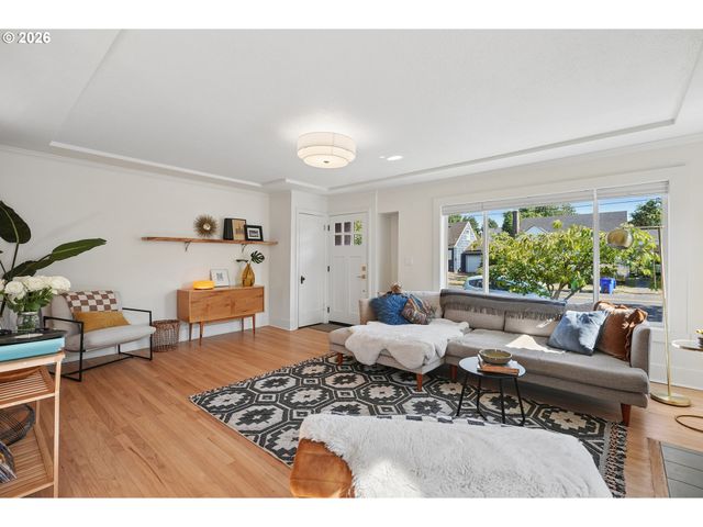 1917 Ne DEKUM St, Portland, OR 97211