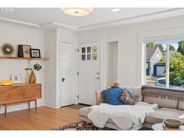 1917 Ne DEKUM St, Portland, OR 97211