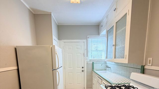 2236 N Interstate 35, San Antonio, TX 78208