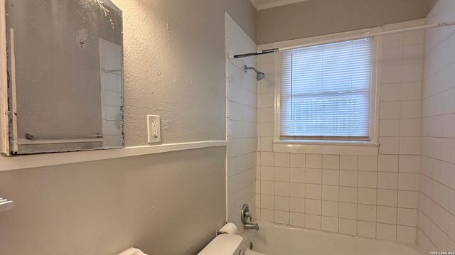 2236 N Interstate 35, San Antonio, TX 78208