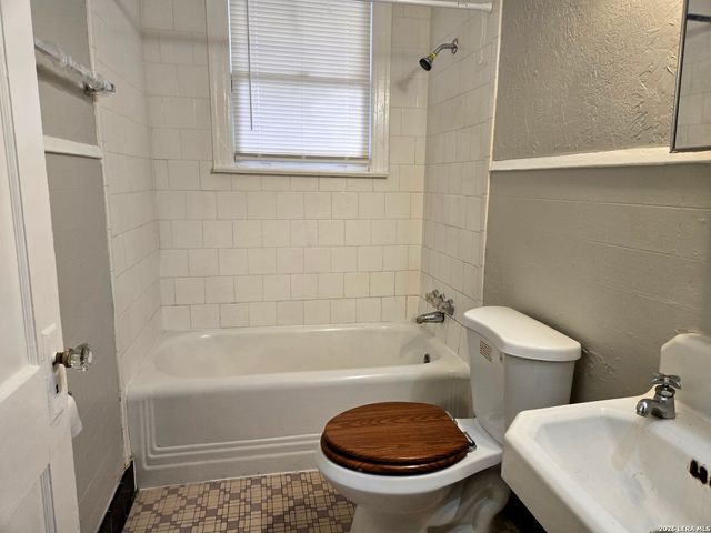 2236 N Interstate 35, San Antonio, TX 78208