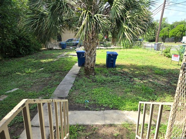 2236 N Interstate 35, San Antonio, TX 78208