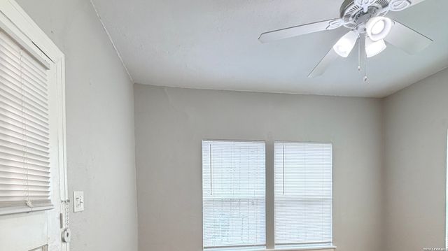 2236 N Interstate 35, San Antonio, TX 78208