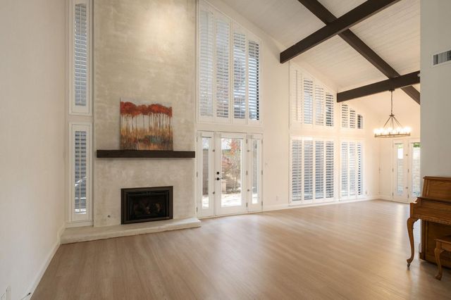 5554 N El Adobe Drive N, Fresno, CA 93711