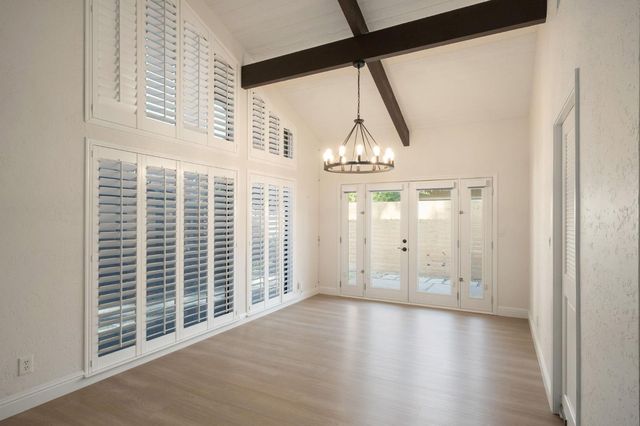 5554 N El Adobe Drive N, Fresno, CA 93711