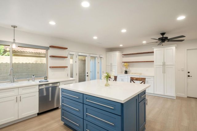 5554 N El Adobe Drive N, Fresno, CA 93711