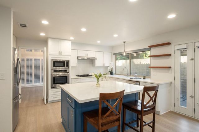 5554 N El Adobe Drive N, Fresno, CA 93711