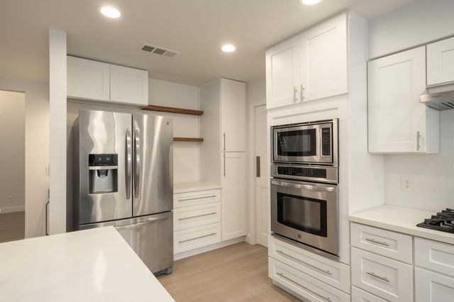 5554 N El Adobe Drive N, Fresno, CA 93711