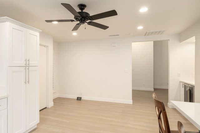 5554 N El Adobe Drive N, Fresno, CA 93711