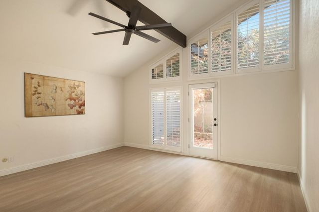 5554 N El Adobe Drive N, Fresno, CA 93711