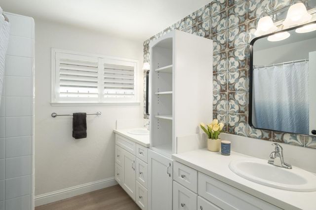 5554 N El Adobe Drive N, Fresno, CA 93711