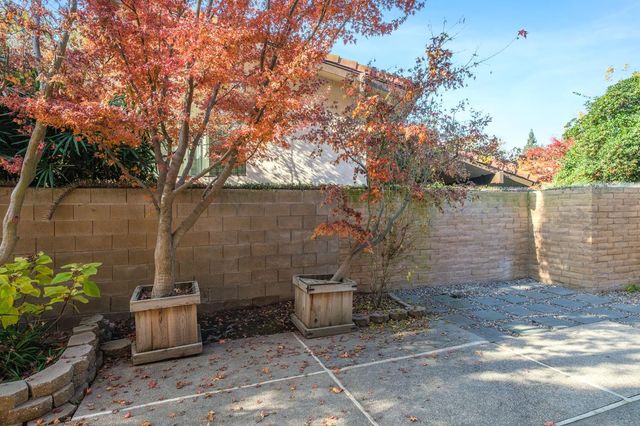 5554 N El Adobe Drive N, Fresno, CA 93711