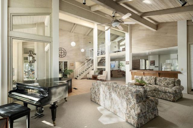 5554 N El Adobe Drive N, Fresno, CA 93711