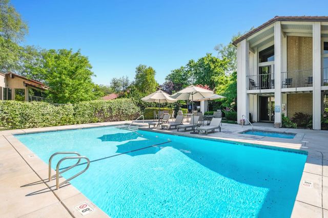 5554 N El Adobe Drive N, Fresno, CA 93711