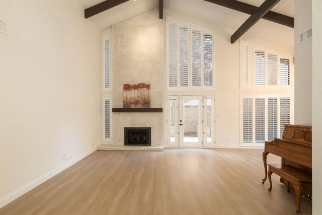 5554 N El Adobe Drive N, Fresno, CA 93711