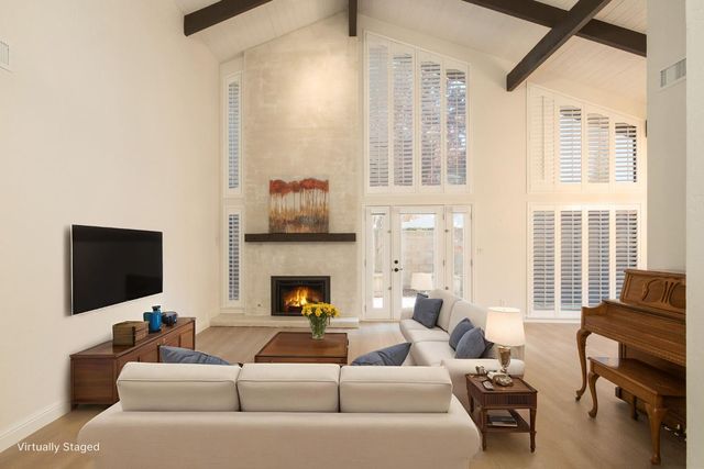 5554 N El Adobe Drive N, Fresno, CA 93711