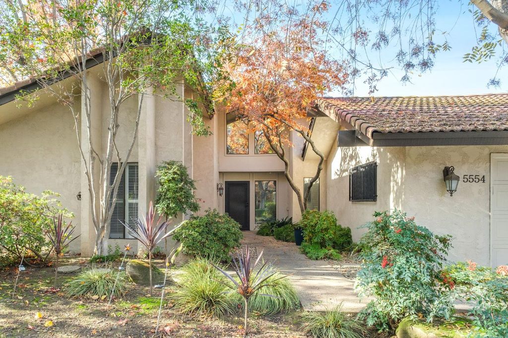 5554 N El Adobe Drive N, Fresno, CA 93711