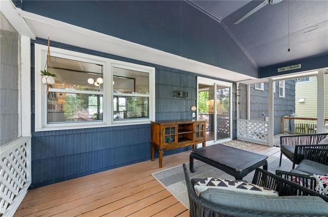 206 NW North Shore Drive, Lake Waukomis, MO 64151