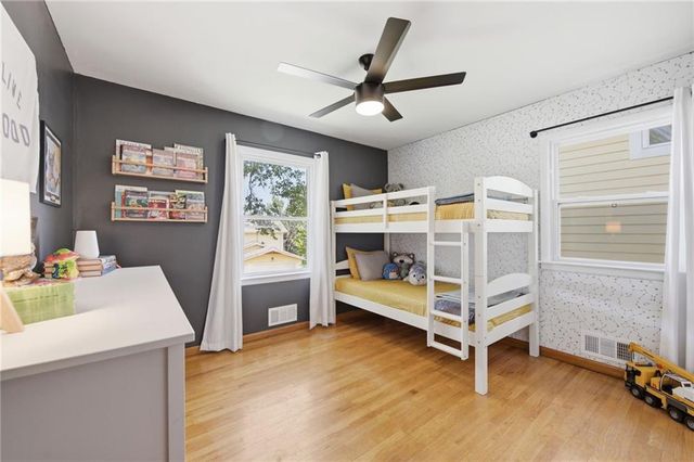 206 NW North Shore Drive, Lake Waukomis, MO 64151