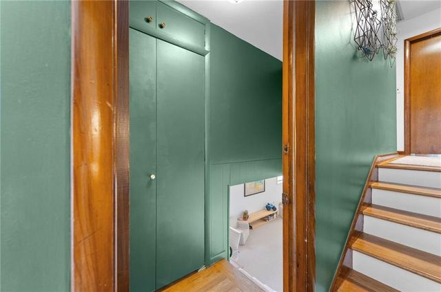 206 NW North Shore Drive, Lake Waukomis, MO 64151