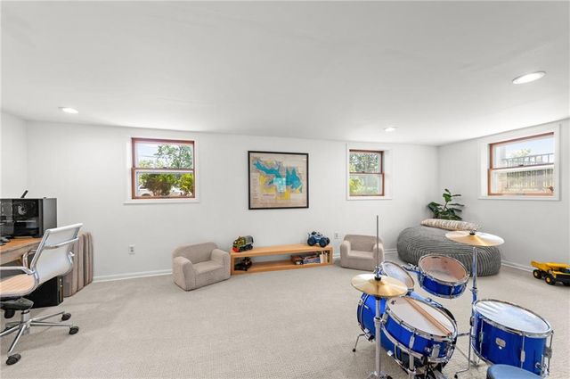 206 NW North Shore Drive, Lake Waukomis, MO 64151