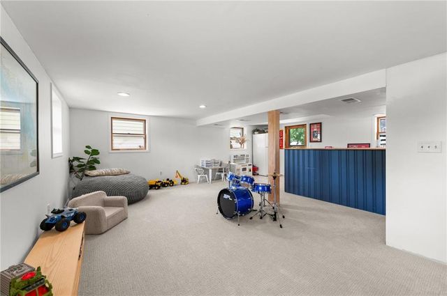 206 NW North Shore Drive, Lake Waukomis, MO 64151