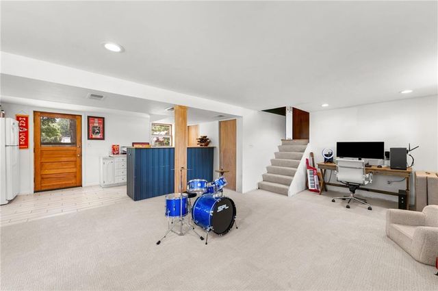 206 NW North Shore Drive, Lake Waukomis, MO 64151