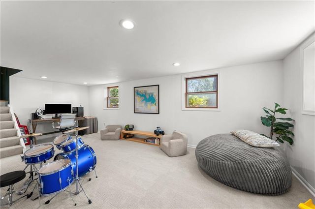 206 NW North Shore Drive, Lake Waukomis, MO 64151