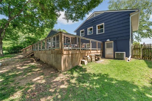 206 NW North Shore Drive, Lake Waukomis, MO 64151