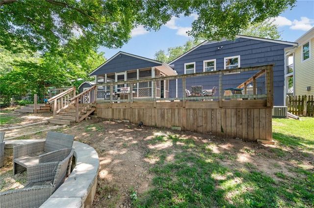 206 NW North Shore Drive, Lake Waukomis, MO 64151