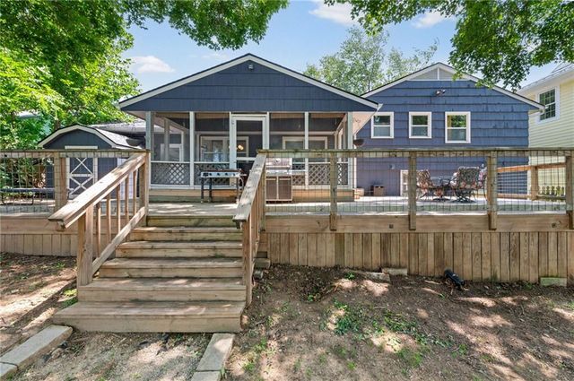 206 NW North Shore Drive, Lake Waukomis, MO 64151