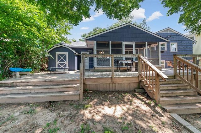 206 NW North Shore Drive, Lake Waukomis, MO 64151