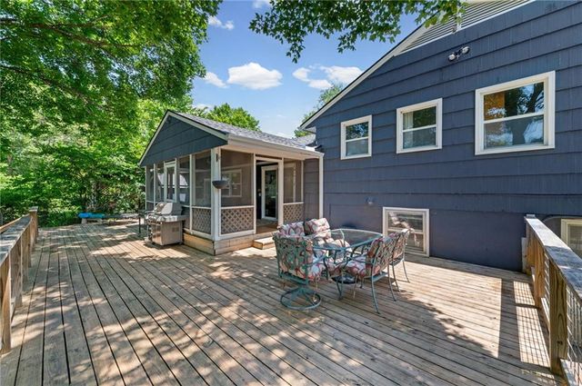206 NW North Shore Drive, Lake Waukomis, MO 64151