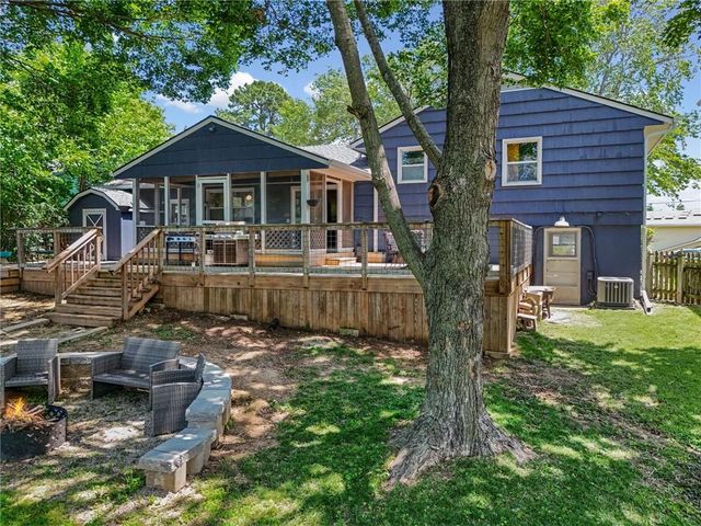 206 NW North Shore Drive, Lake Waukomis, MO 64151