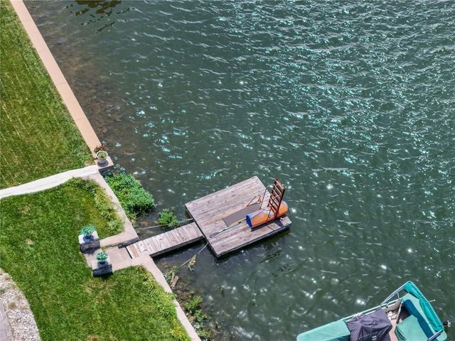 206 NW North Shore Drive, Lake Waukomis, MO 64151