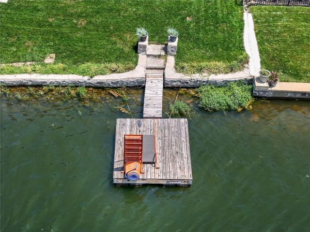 206 NW North Shore Drive, Lake Waukomis, MO 64151