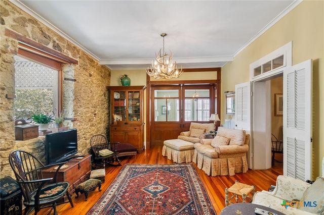 102-110 N Courthouse Square, Goliad, TX 77963