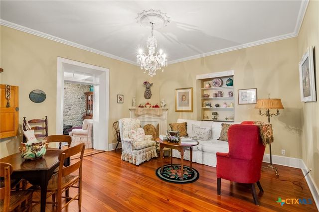 102-110 N Courthouse Square, Goliad, TX 77963