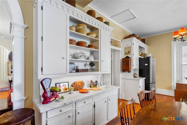 102-110 N Courthouse Square, Goliad, TX 77963