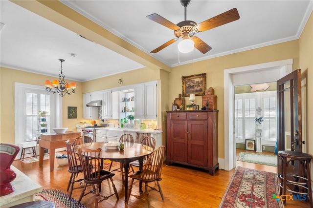 102-110 N Courthouse Square, Goliad, TX 77963