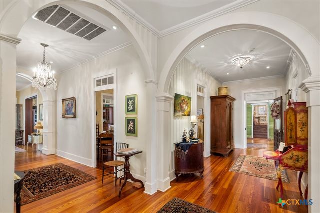 102-110 N Courthouse Square, Goliad, TX 77963