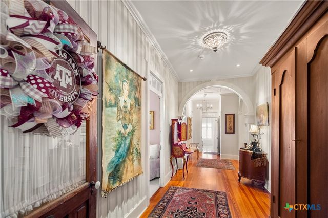 102-110 N Courthouse Square, Goliad, TX 77963