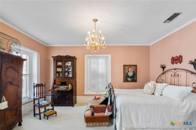 102-110 N Courthouse Square, Goliad, TX 77963