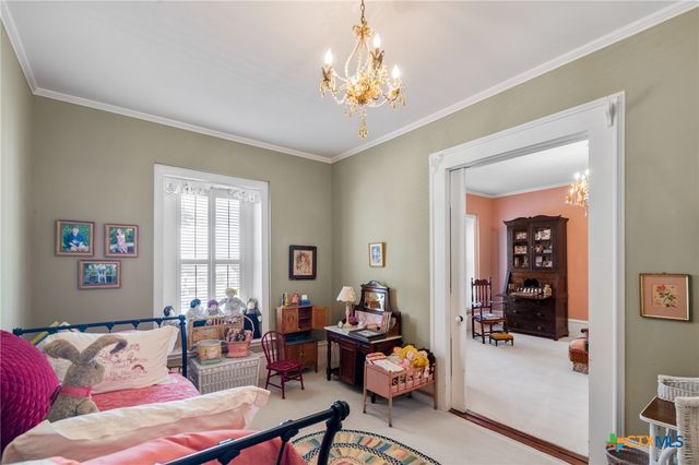 102-110 N Courthouse Square, Goliad, TX 77963