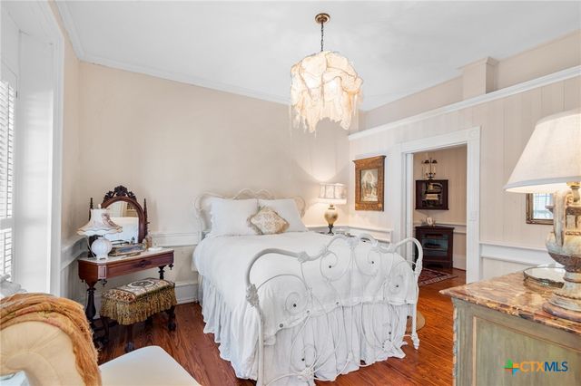 102-110 N Courthouse Square, Goliad, TX 77963